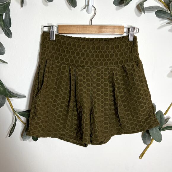 Green Textured Shorts LAST CALL - Picture 1 of 4